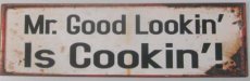 Tekstbord: Mr good lookin' is cookin'! EM2056