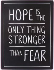 Tekstbord: Hope is the only thing stronger than fear EM6517
