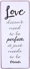 Tekstbord: Love doesn't need to be perfect EM6485