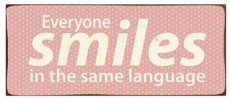 Tekstbord: Everyone smiles is the same.. EM3788